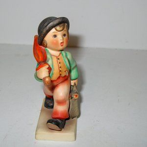 M I HUMMEL GOEBEL "MERRY WANDERER" BOY/CASE #11/0 TMK3 4.75" REALLY NICE  B